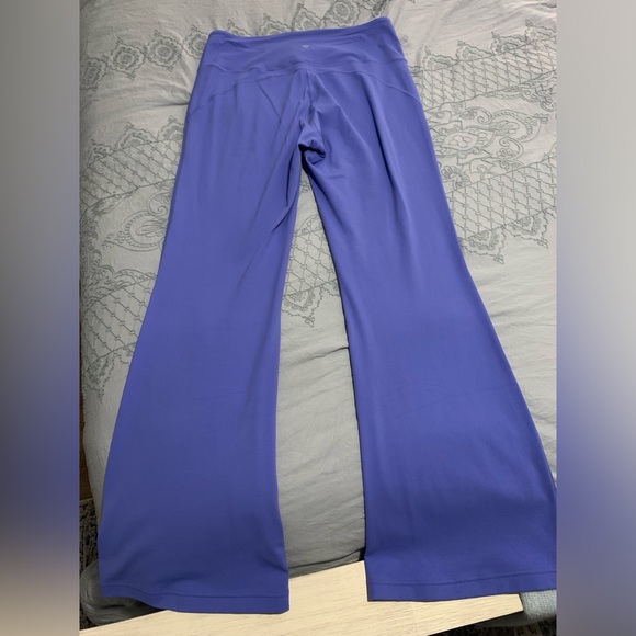 Size 14 Purple Lululemon Flare Yoga Pants - Picture 2 of 4